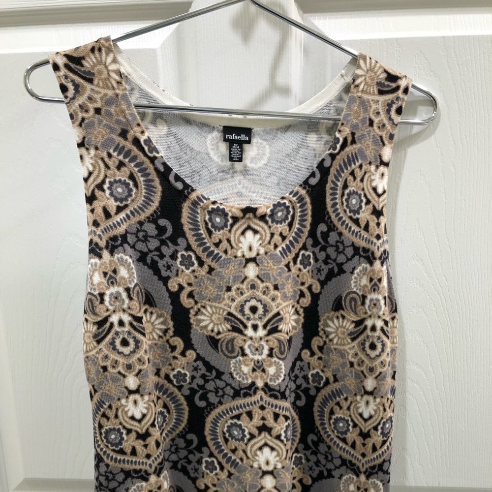 Med sleeveless sweater.  Black  grey, beige design